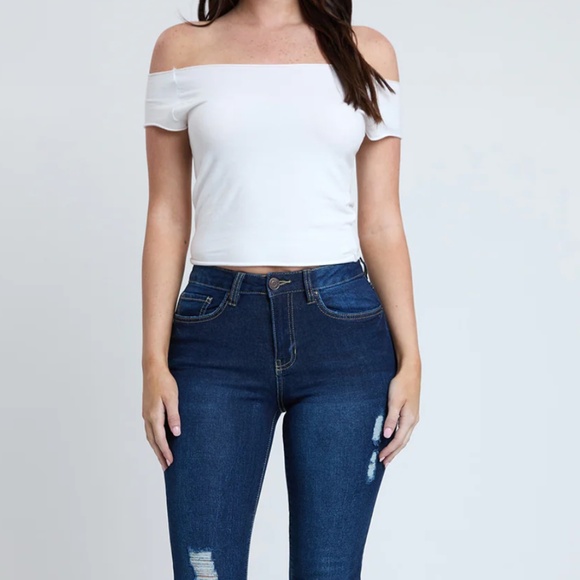 YMI WOMEN'S ESSENTIAL DISTRESSED FLARE JEANS-DISTRESSED NWT - Picture 2 of 8